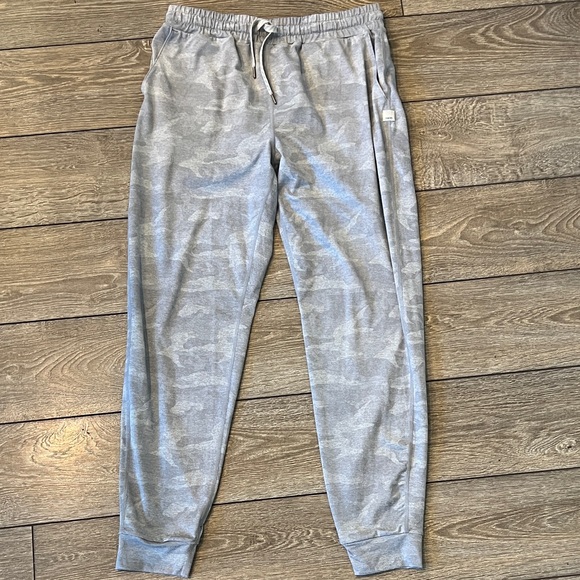 Vuori Women's Gray Camo Ultra Soft Ultra lightweight Joggers - Picture 1 of 5